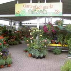 Gartenfachmarkt links